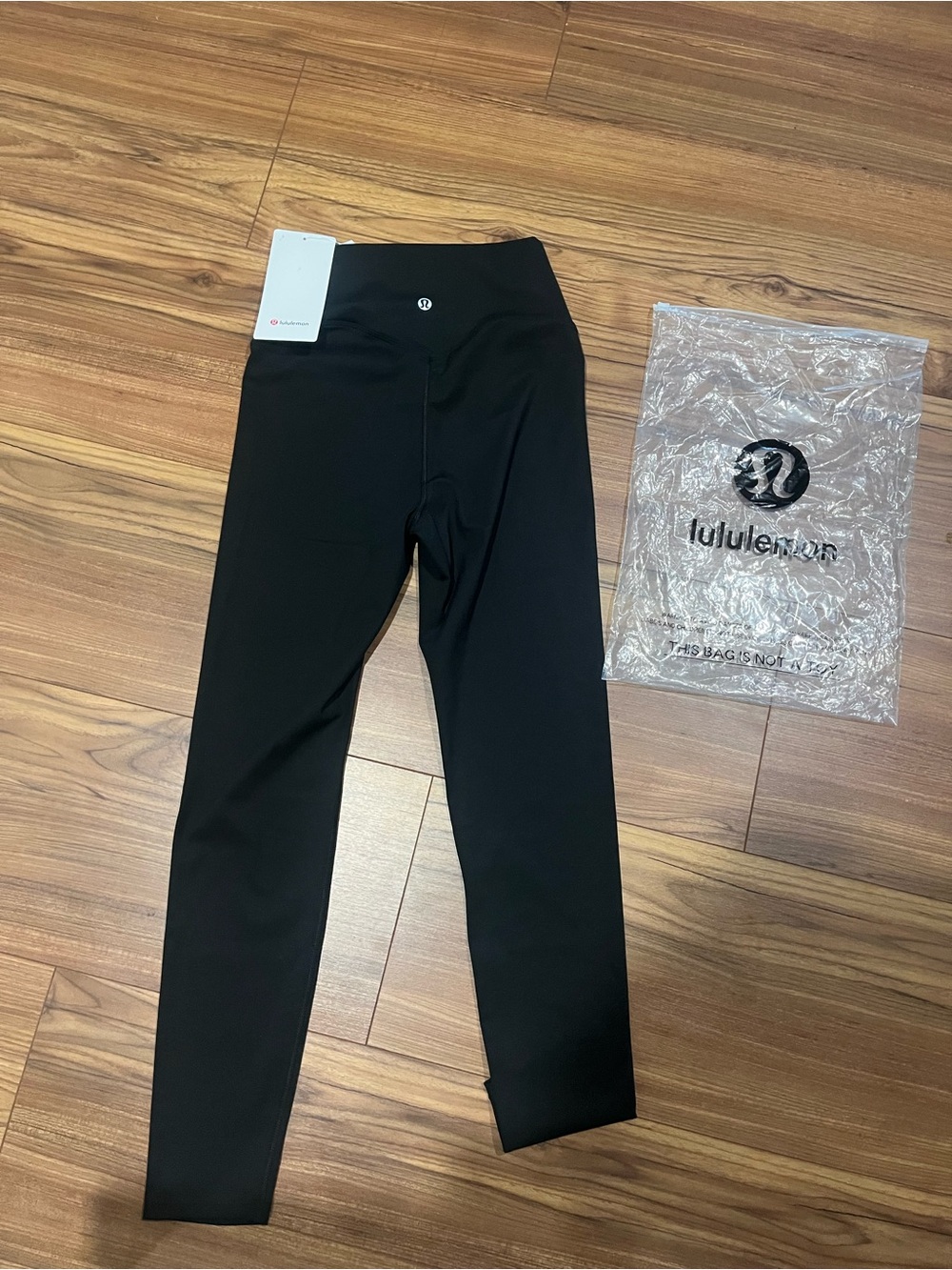 1:1 HIGH QUALITY  Lululemon leggings size 6 NEVER WORN brand new !!